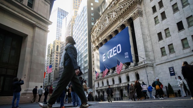 Traders At The New York Stock Exchange As Stocks Extend Tech-Fueled Gains On Rate-Cut Hopes 