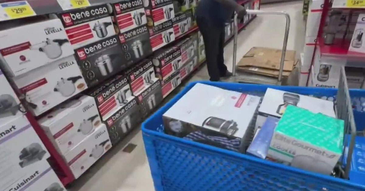 South Florida Thanksgiving shoppers line up early to snag Black Friday bargains