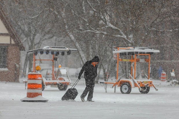 Chicago Scraps Flights As Major Storm Brings Snow To Midwest 