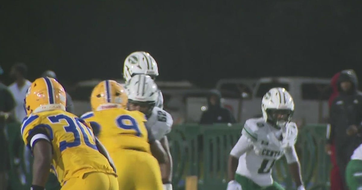 Miami Northwestern advances to 3A semifinals after trouncing Miami Central 50-29
