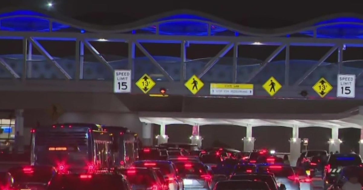 Travelers say post-Thanksgiving rush not bad despite delays, cancellations