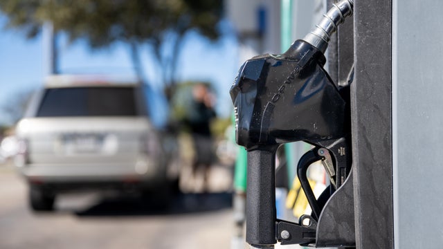 Gas Prices Remain Low For Thanksgiving Holiday Travel 