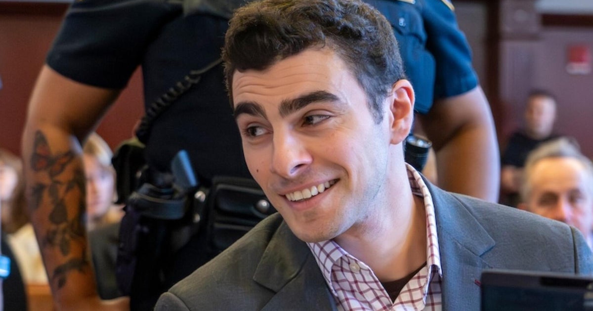 Luigi Mangione in court as prosecutors play 911 call that preceded his arrest