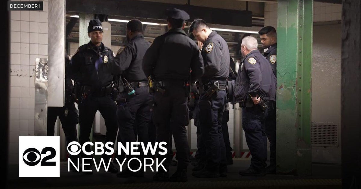 18-year-old accused of setting man on fire on NYC subway - CBS New York