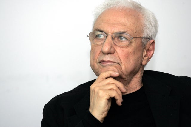 Frank Gehry discusses the Atlantic Yards Project for Brooklyn with the New York Daily News editorial board May 12, 2006. 