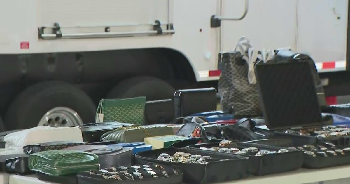 Big counterfeit bust at Dolphin Mall in midst of holiday shopping season