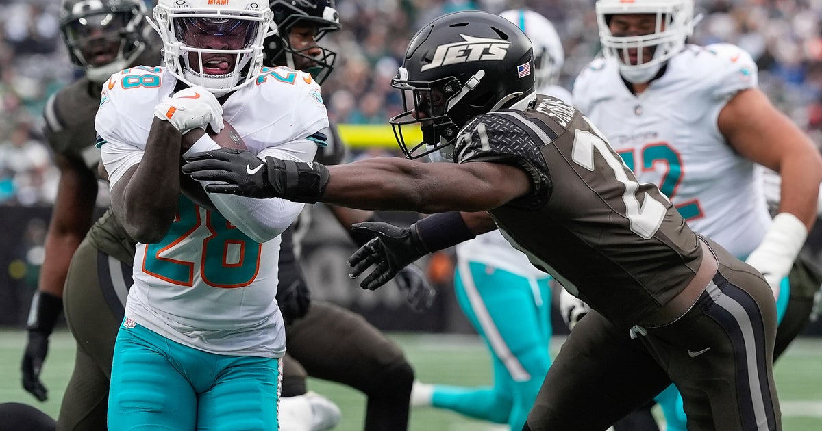 Tagovailoa wins in cold, Miami Dolphins knock New York Jets out of playoff contention with 4th straight victory