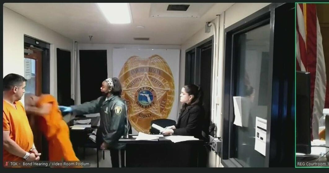 Man in Miami-Dade bond court headbutts door during hearing – CBS News