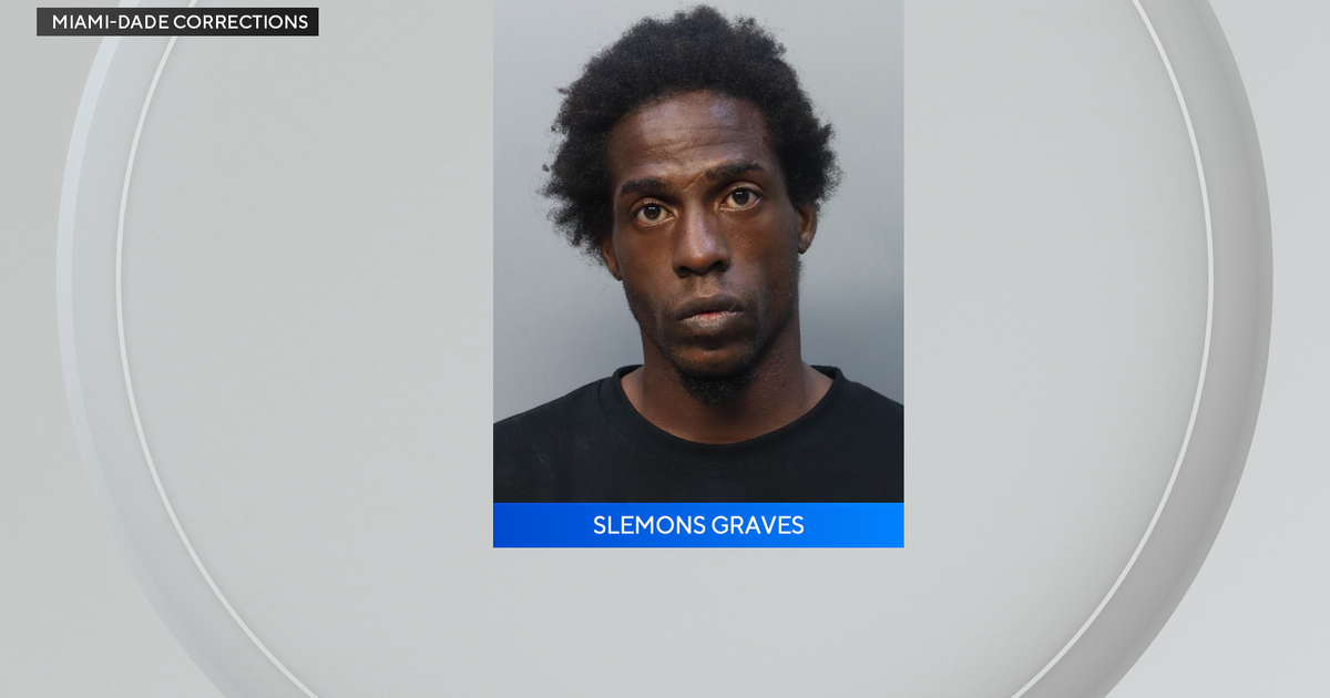 Man charged in Miami Beach hate-crime robbery after alleged antisemitic slur and assault, police say