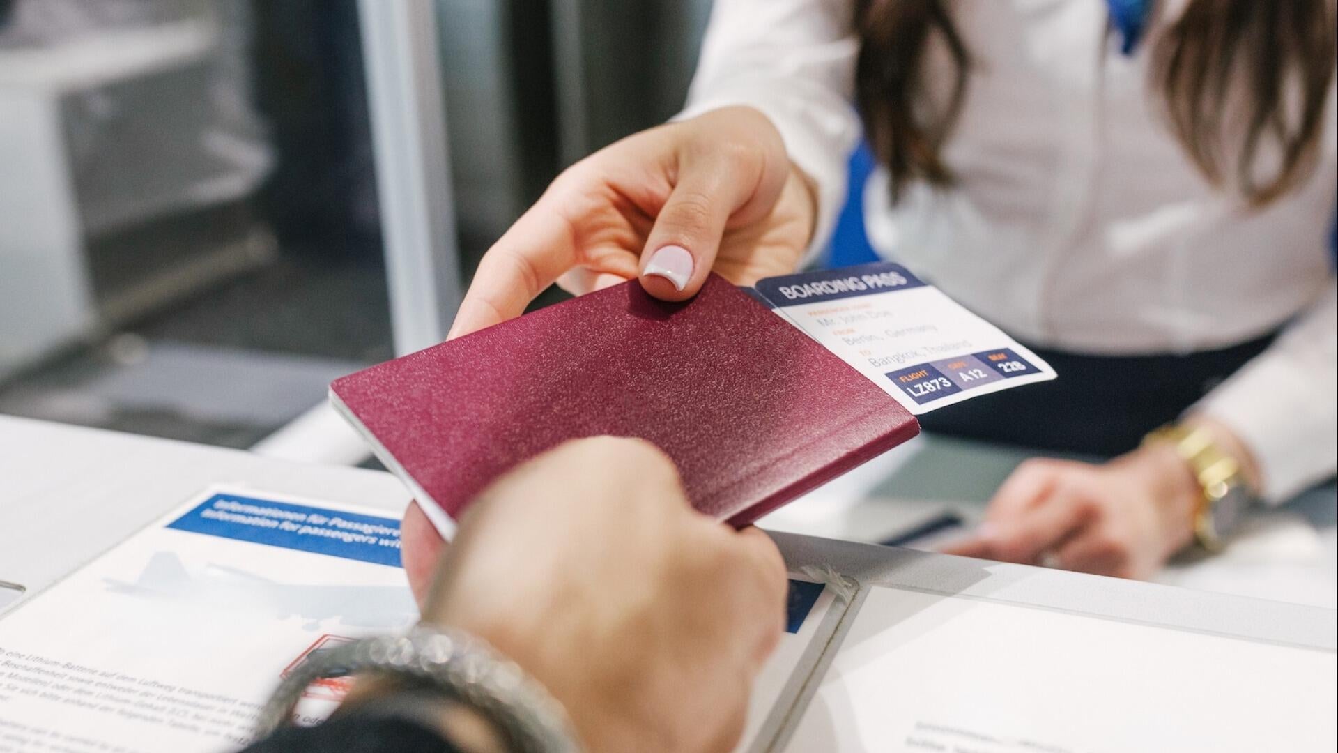 U.S. plans to require foreign tourists from dozens of countries to disclose social media history