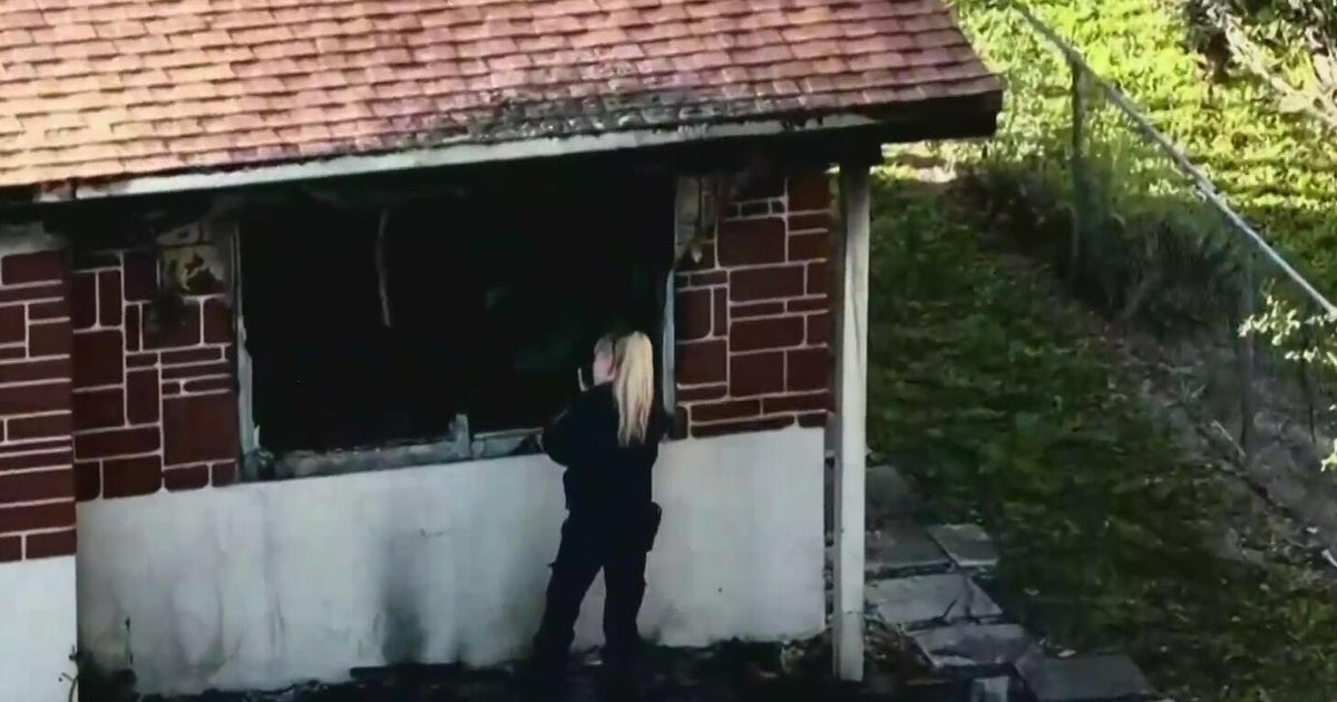 Crews rush to extinguish Broward house fire