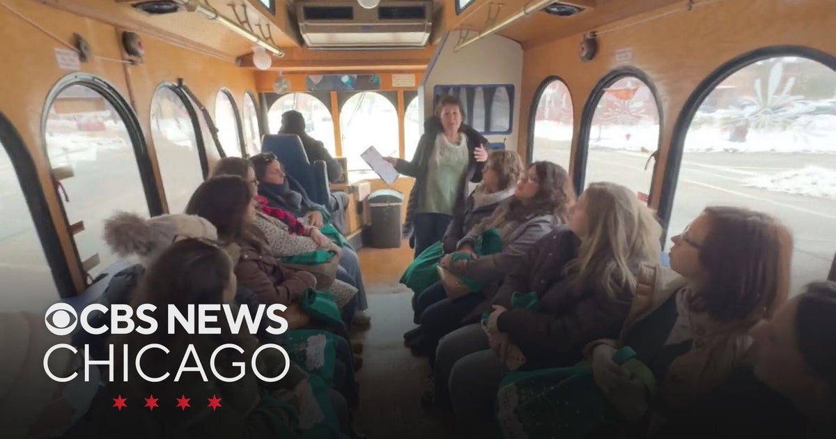 New holiday trolleys give tours of Chicago's independent bookstores