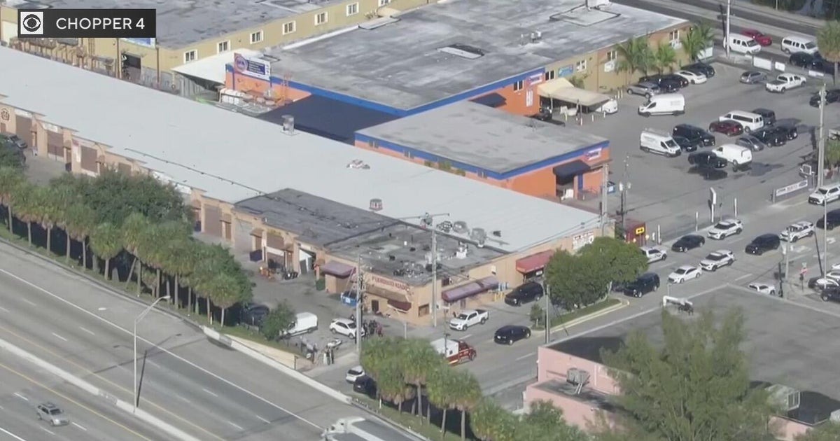 Person barricaded inside Hialeah building, police say