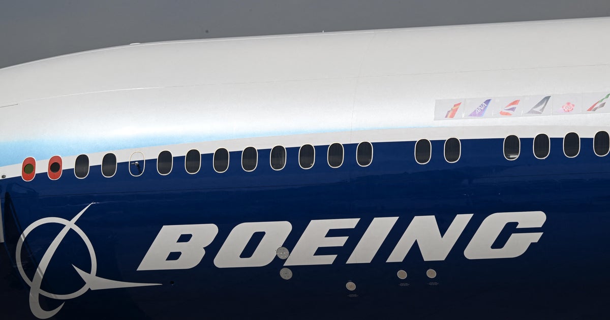 Професор по право летял на самолет Boeing 737 управляван от
