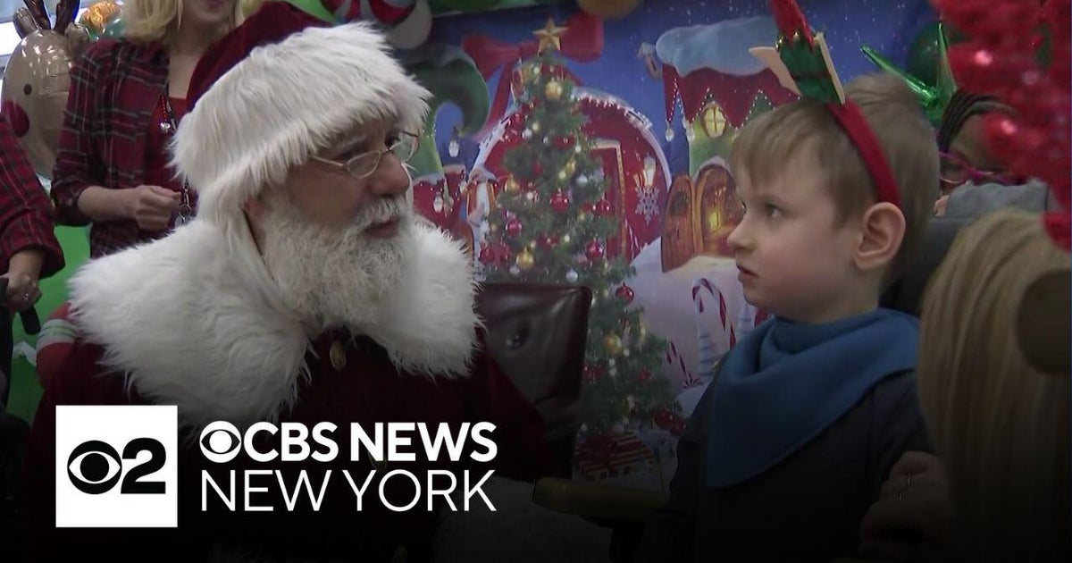 Suffolk County PBA brings Christmas cheer to children - CBS New York