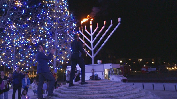 central-park-menorah-reax-rg-01-concatenated-182724-frame-57271.jpg