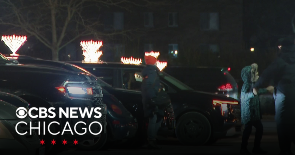 Hanukkah celebrations continue in Chicago in wake of Sydney attack