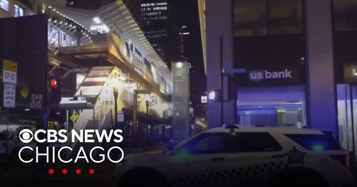 Teen, woman stabbed near CTA station in downtown Chicago - CBS Chicago