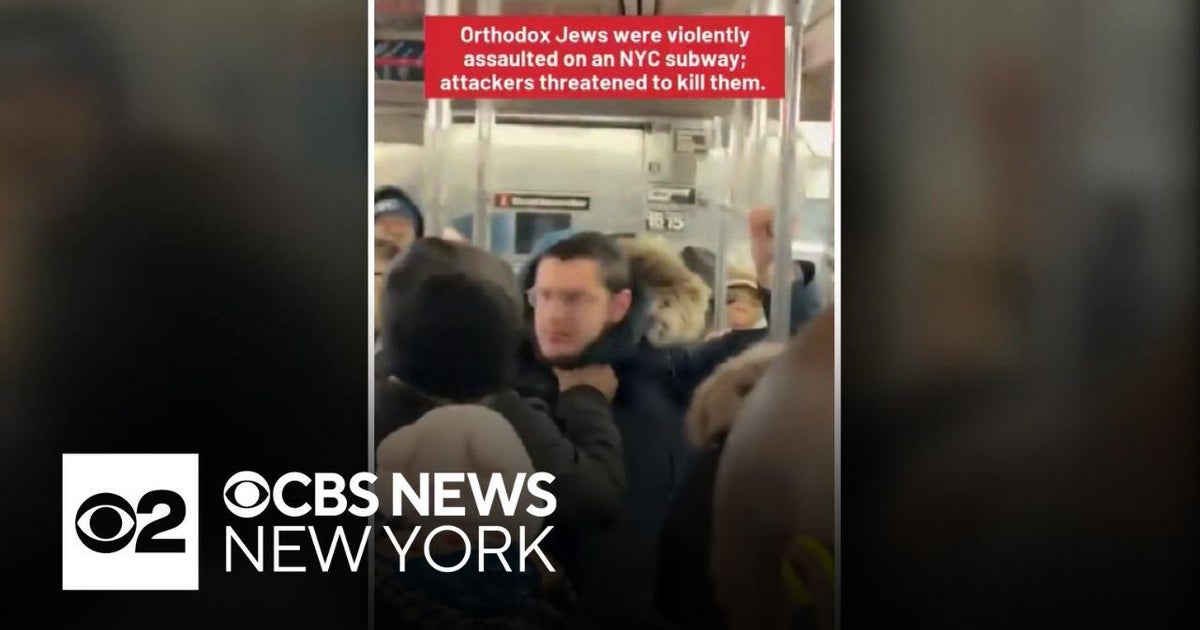 NYPD investigating 2 possible antisemitic hate crimes in Brooklyn - CBS ...