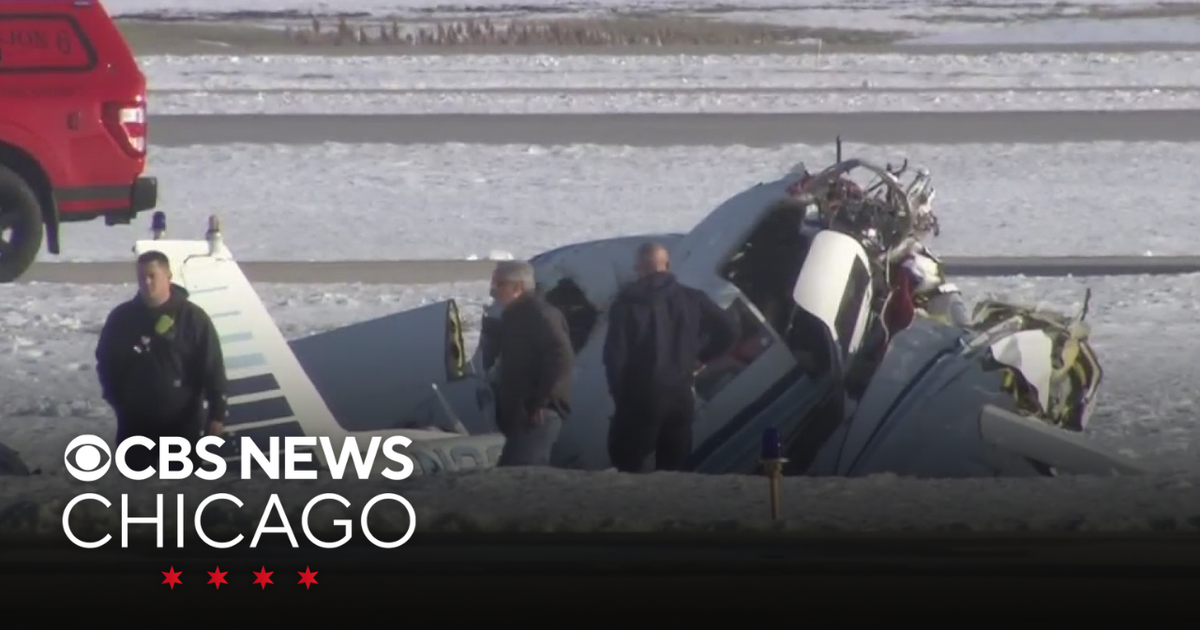 Plane crash in West Chicago kills 2 onboard