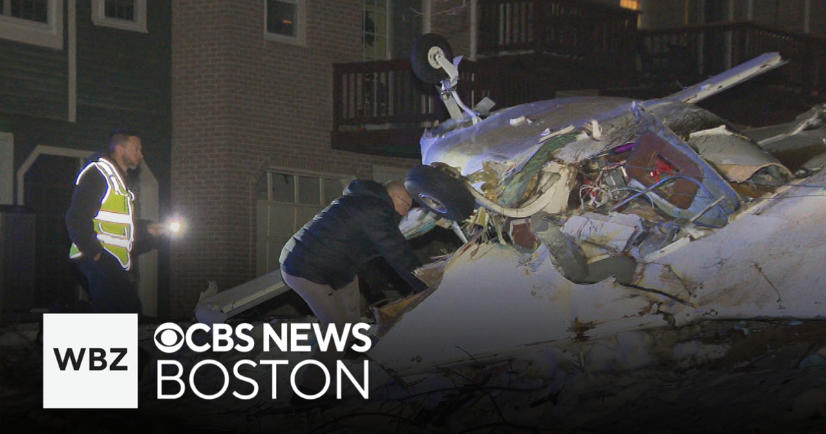 Plane crashes into New Hampshire building, pilot rescued