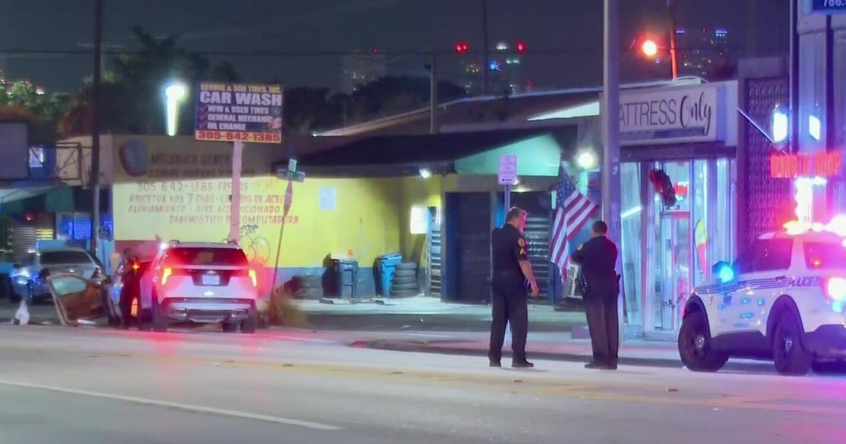 Multi-vehicle crash leaves at least 3 injured in Miami - CBS Miami