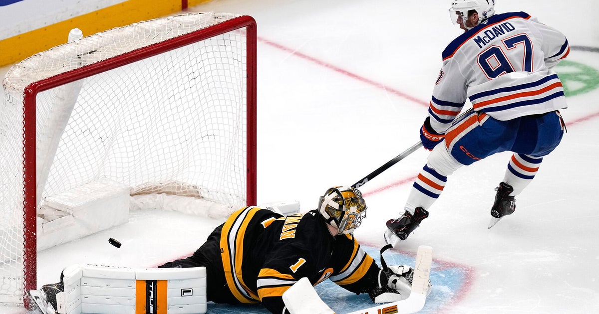 Connor McDavid scores short-handed, sets up power-play goal in Oilers' 3-1 win over Bruins