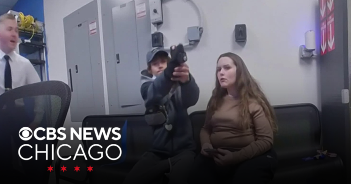 Shoplifting suspect pulls gun on police officer in Ohio