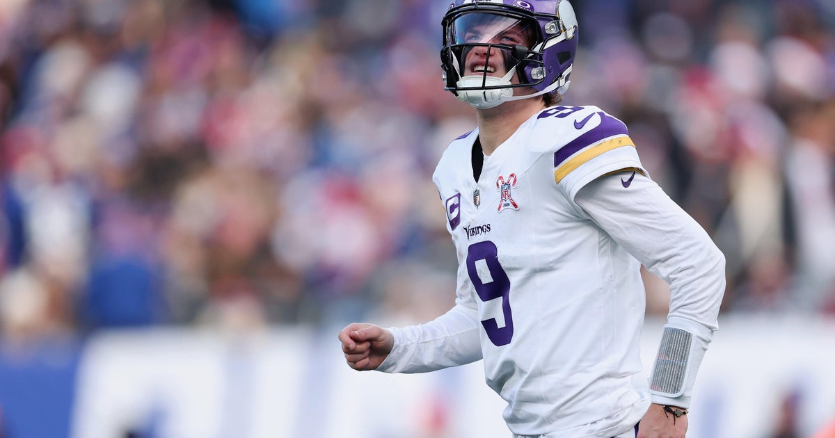 QB J.J. McCarthy leaves Minnesota Vikings' game against New York Giants with a right hand injury