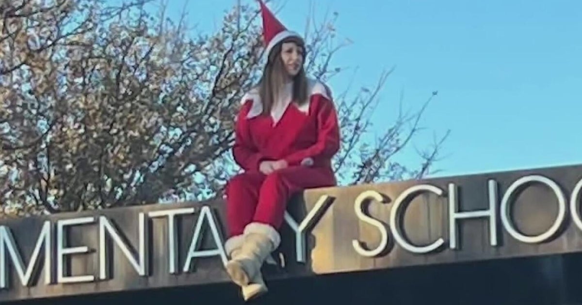 Texas principal surprised students as "Elf on the Shelf"