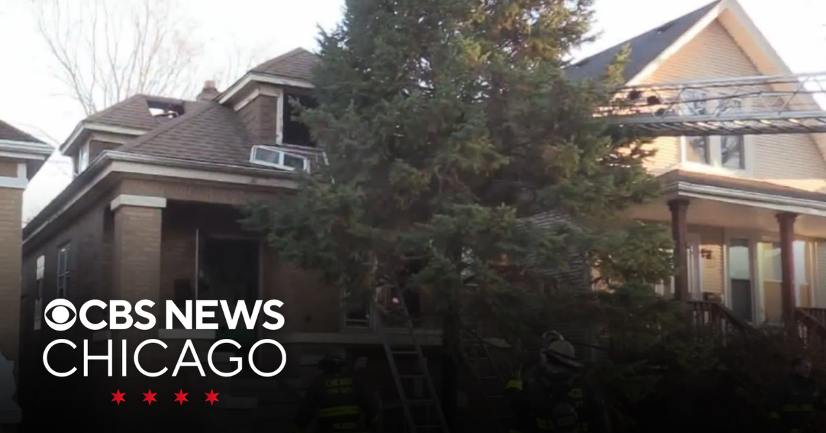 3 people, 2 cats injured in house fire on Chicago's Northwest Side