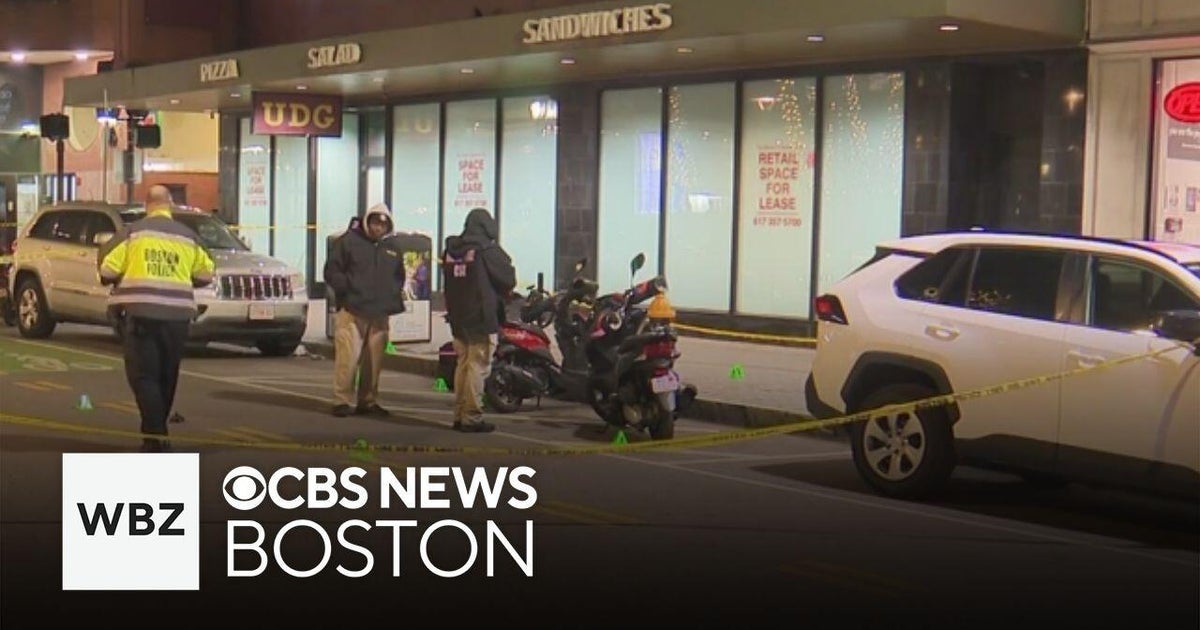 2 hurt during stabbing in Downtown Boston