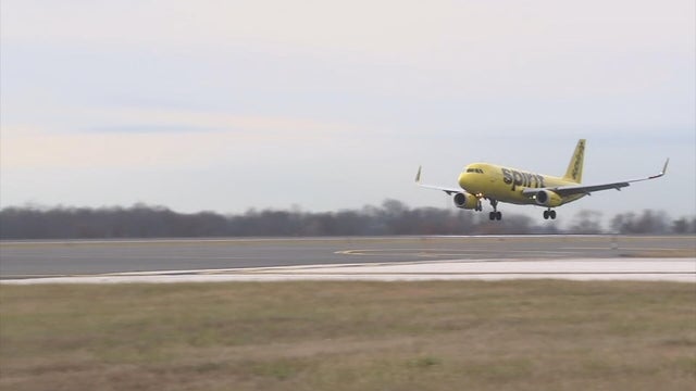 A Spirit plane lands at PHL 