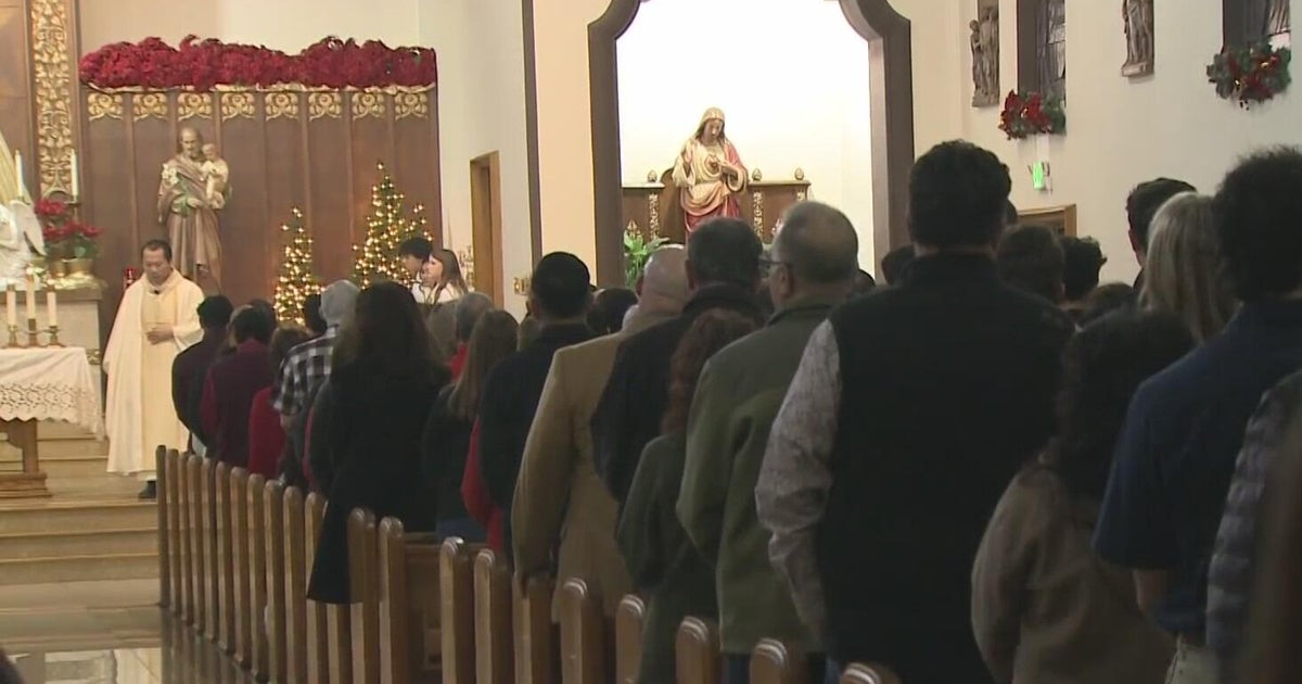 Midnight mass in Tracy celebrates Christmas Eve