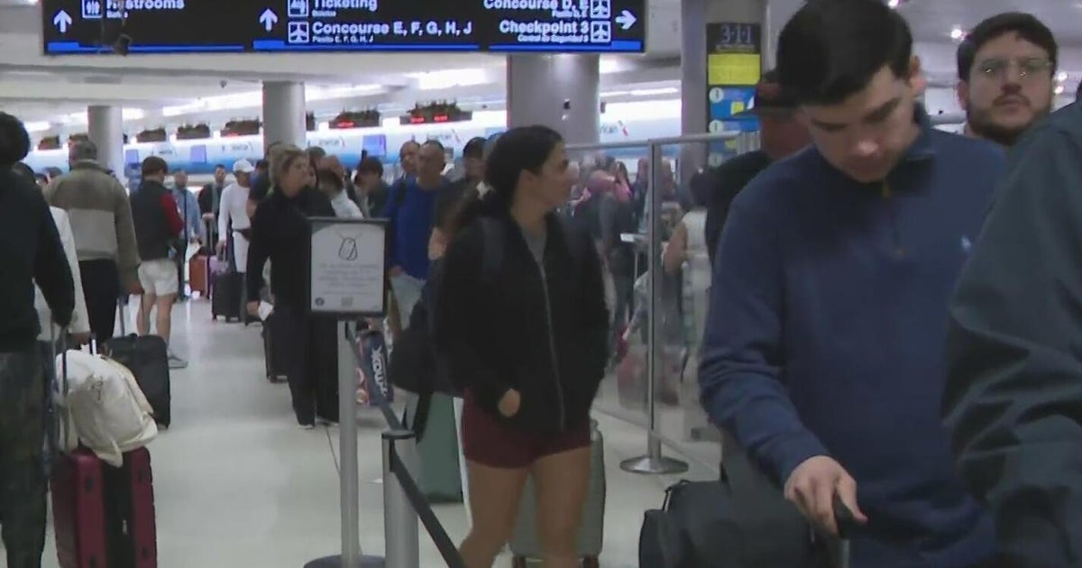 Holiday travel crush hits Miami International Airport as TSA lines stretch past ticket counters
