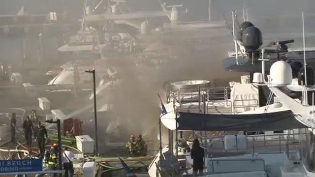 miami-beach-yacht-fire-12-27-2025.jpg 