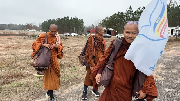 buddhistmonks.png 