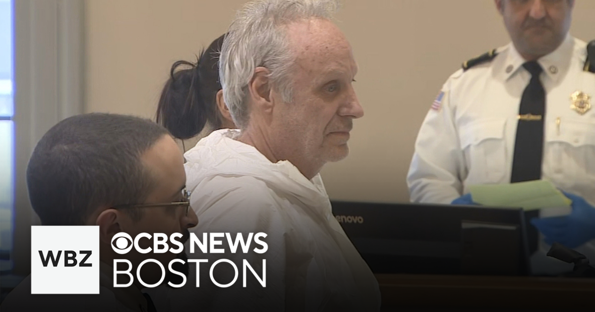 Leominster man accused of killing wife, pointing gun at police