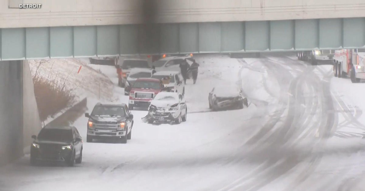 Eye Opener: Winter storm causes dangerous conditions in Great Lakes, Northeast