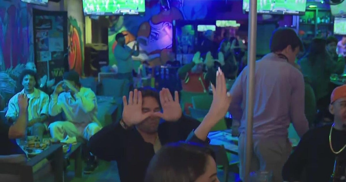 Miami Hurricanes fans gathering to cheer on team ahead of Cotton Bowl