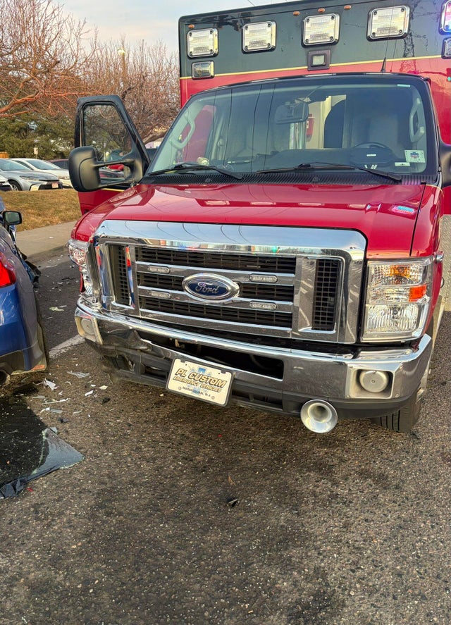 ambulance-vehicle-crash-2.jpg