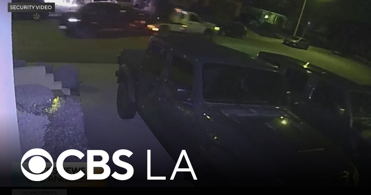 Thieves in tow truck caught on camera stealing vehicle from San ...