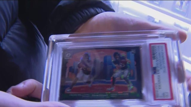 Chicago Bears collectable Williams, Odunze card 