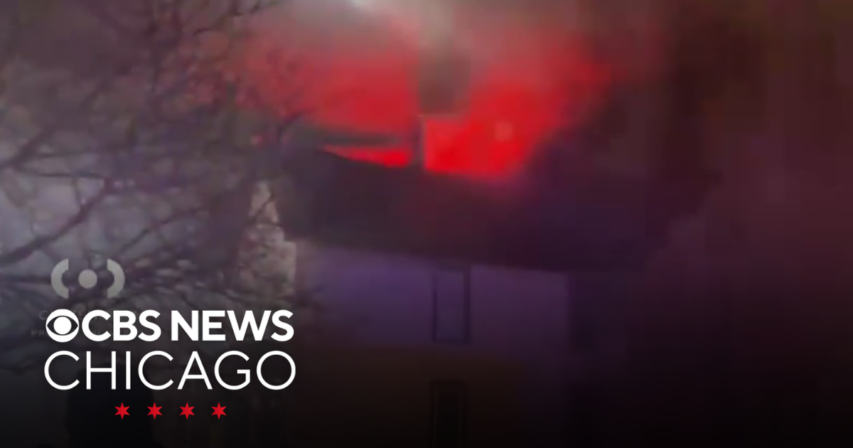 Man seriously hurt in fire in Chicago's Roseland neighborhood - CBS Chicago