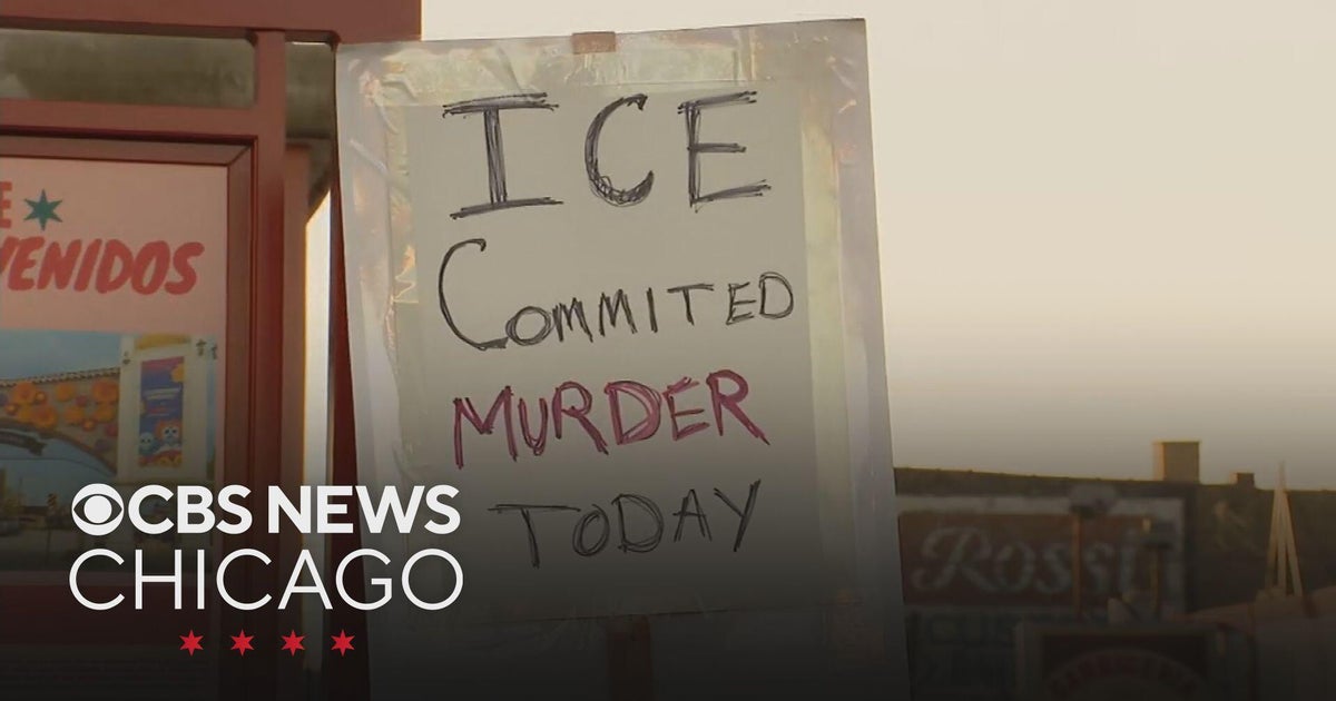 Image for Vigil held in Little Village after woman killed in Minneapolis ICE shooting