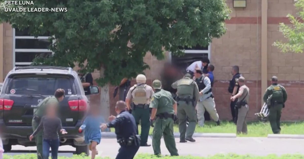 Judge denies mistrial in Uvalde ISD officer trial - CBS Texas