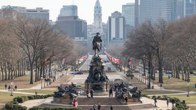 A view of Eakins Oval and the Benjamin Franklin Parkway from the Philadelphia Art Museum 