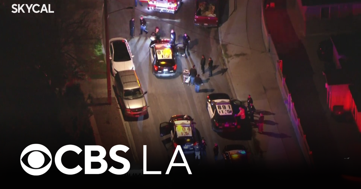 2 LAPD officers injured at end of North Hollywood pursuit - CBS Los Angeles