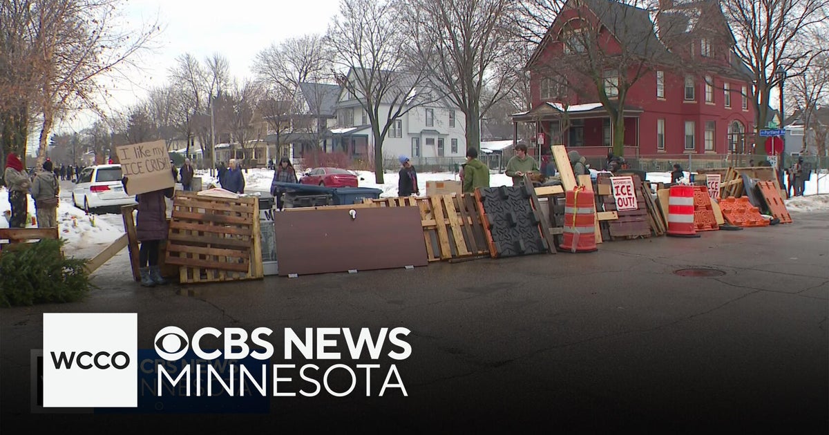 Makeshift barriers go up in Minneapolis neighborhoods amid ICE enforcement crackdown