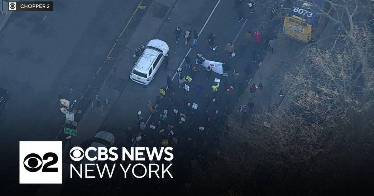 Protests greet DHS Secretary Noem in NYC after ICE shooting in ...